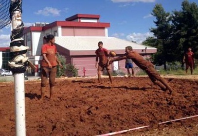 ''Çamur Voleybolu'' düzenlendi