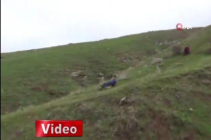 Çamurda kızak keyfi