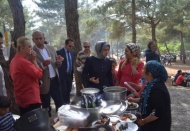 Canan Candemir Çelik, piknikçilere konuk oldu