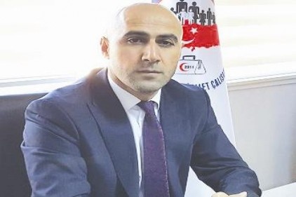 Canı sıkılan sağlık çalışanlarına saldırıyor