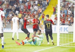Canlı maç yayınları TRT Radyo 1'de futbolseverlerle buluşuyor