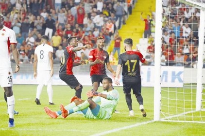 Canlı maç yayınları TRT Radyo 1&#039;de futbolseverlerle buluşuyor