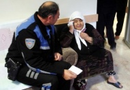 Çantası çalınan kadın gözyaşlarına boğuldu