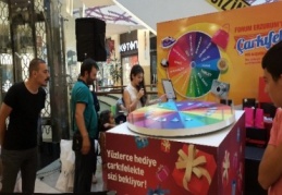 Çark-ı Forum’u döndürerek birbirinden değerli hediyeler kazandılar