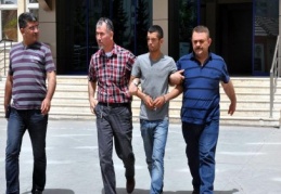 Çarşaf giyip, silahlı soyguna kalkıştılar