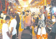 Çarşıdaki yoğunluk pes dedirtti