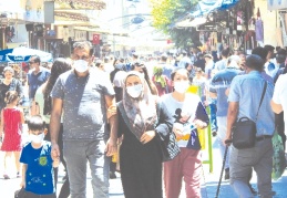 Çarşılarda bayram yoğunluğu yaşanıyor