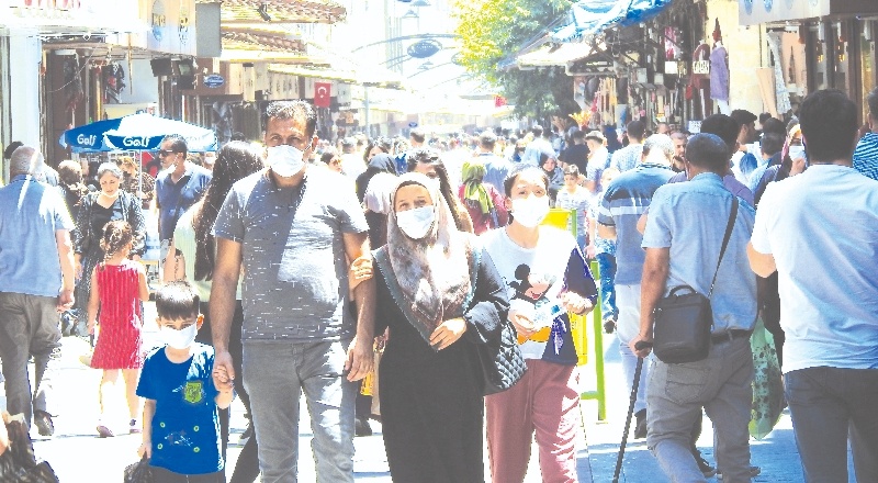 Çarşılarda bayram yoğunluğu yaşanıyor