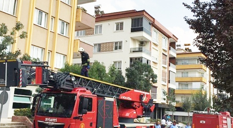 Çatıda çıkan yangın itfaiyenin müdahalesi ile söndürüldü