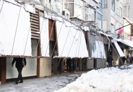 Çatıda kar birikmesini önleyici tedbirler alınmalı