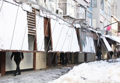 Çatıda kar birikmesini önleyici tedbirler alınmalı