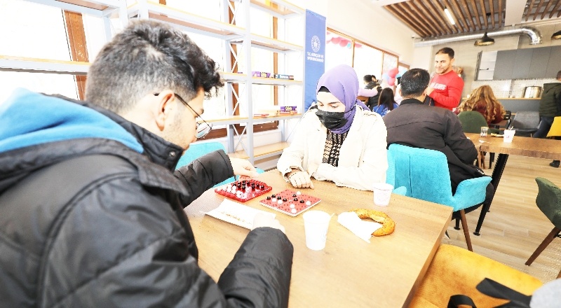 Çay ve simit ücretsiz dağıtılacak