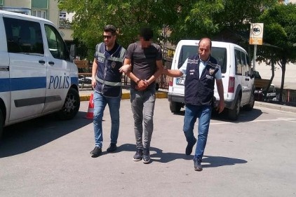 "Çek şu kamerayı ya. Bir saat sonra gelirim. Sen bekle beni"
