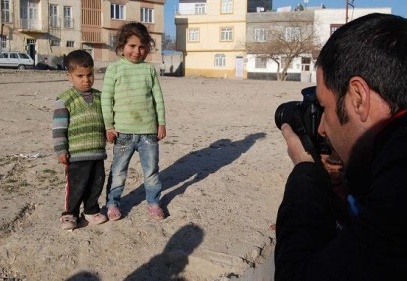 Çektiği fotoğraflar eğitim merkezlerinin duvarını süslüyor