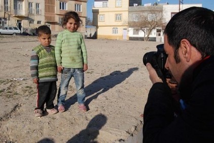 Çektiği fotoğraflar eğitim merkezlerinin duvarını süslüyor