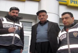 Çektiği krediyi dolandırıcılara kaptırmaktan polis kurtardı