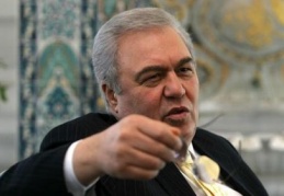 Celal Doğan Yaşar Kemal’i ziyaret etti