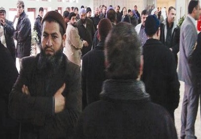 Cemaat hastaneyi bastı