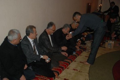 Cemevinde canlarla kucaklaştı