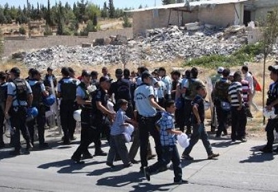 Cenaze namazı sonrası taşkınlık çıkarmak isteyen grup gözaltına alındı 