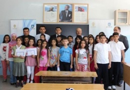 Cengiz Topel Ortaokulu'nda karne sevinci