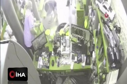 Cep telefonu bataryası bomba gibi patladı !