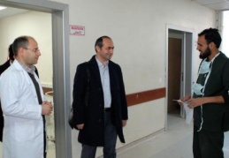 Cerablus’taki Sahra Hastanesi’ne gitti