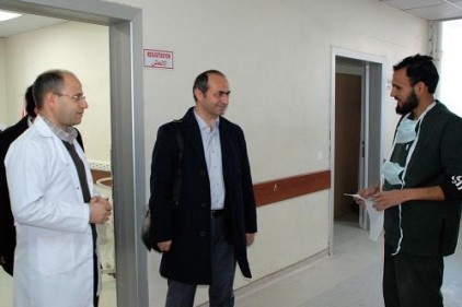 Cerablus’taki Sahra Hastanesi’ne gitti