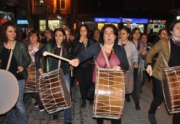 Cerattepeli Kadınlar Davullarla Protesto Etti 