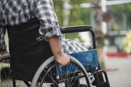 Çevre düzenlemelerindeki eksiliklikler her 3 engelliden birini eve mahkum ediyor
