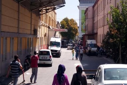 Cezaevinden firar edip bir kişiyi bıçakladı