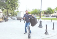 Cezaevinden izinli çıktı, kapanmanın ilk gününde sokaklarda hurda topladı