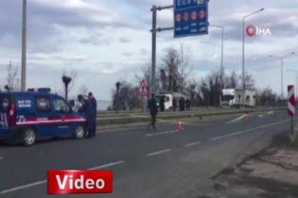 Cezaevine götürülürken kaçan mahkumu polis vurdu