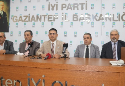 CHP ve İyi Parti anlaşamadığı için büyükşehir belediyesini hediye ettik