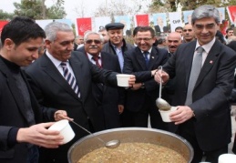 CHP’de aşure dağıttı