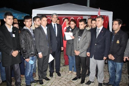 CHP’li gençler çadır açtı