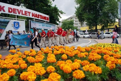 Çiçek Karnavalı rengarenk kortej yürüyüşüyle noktalandı 