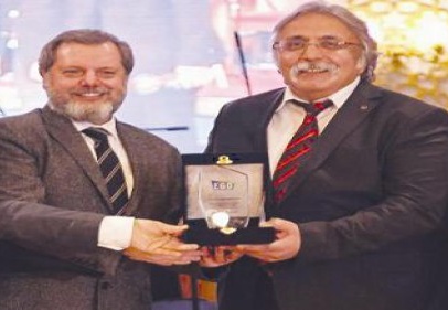Çiçek’e ekonomi gazeteciliğine verdiği destek için plaket verildi