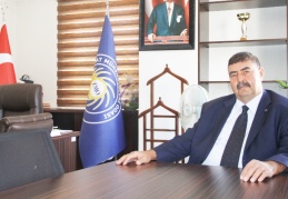 Çiftçi, anızla birlikte parasını da yakıyor