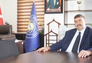 Çiftçi, anızla birlikte parasını da yakıyor