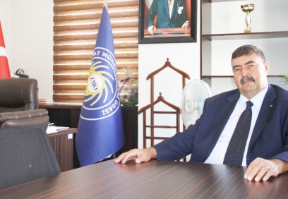 Çiftçi, anızla birlikte parasını da yakıyor