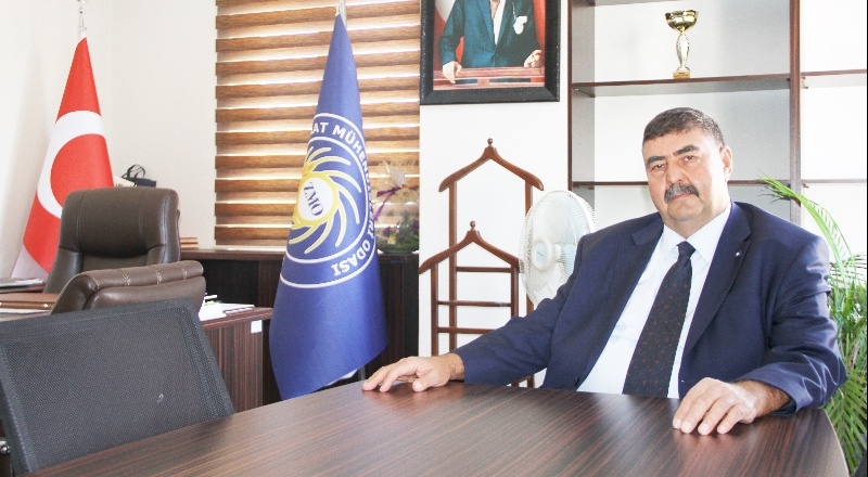 Çiftçi, anızla birlikte parasını da yakıyor