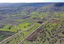 Çiftçi arazisine, rahat bir şekilde ulaşımını sağlıyor