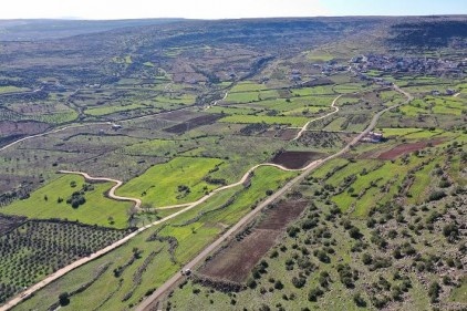 Çiftçi arazisine, rahat bir şekilde ulaşımını sağlıyor