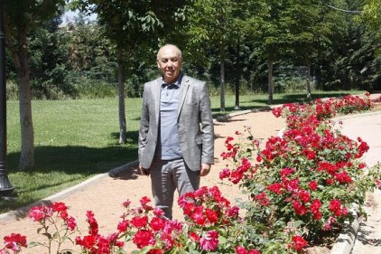 Çiftçi kendi topraklarında köle gibi çalışmaya devam ediyor