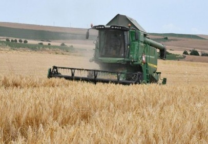 Çiftçilerimiz, risk alarak evinden çıkıp üretiyor