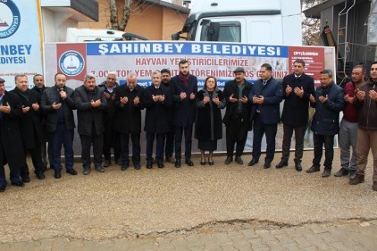 Çiftçimizin istediği en iyi yemi dağıtıyoruz