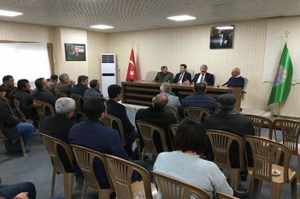 Çiftçiye kırmızı biber fidesi dağıtıldı