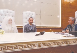 Çifte sürpriz yaparak nikahlarını kıydı