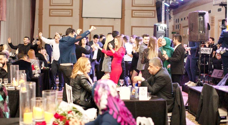 Çiftler 14 Şubat’ta unutulmaz bir gece yaşadılar